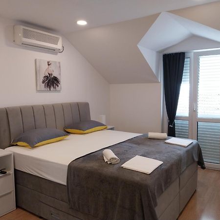 Apartments Rose Loboja Makarska Exterior photo