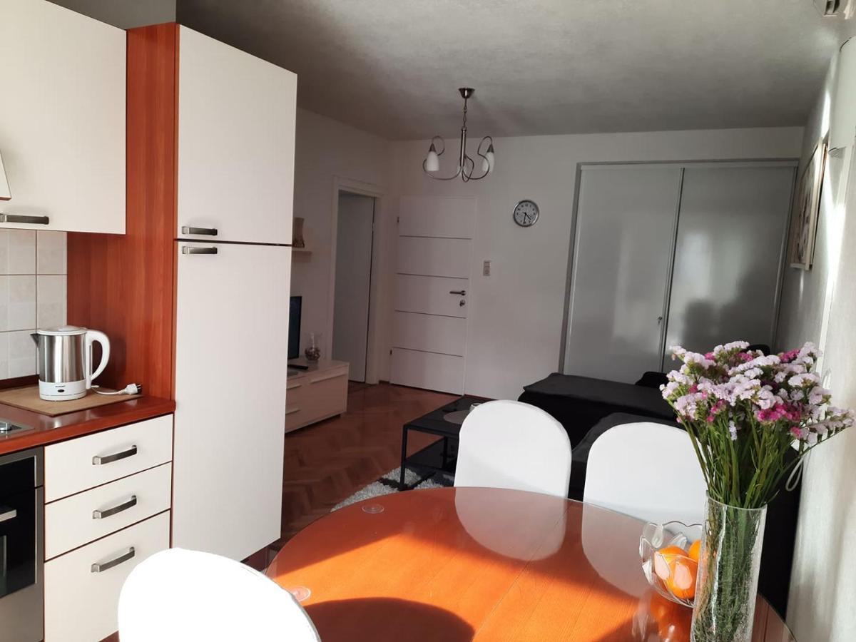 Apartments Rose Loboja Makarska Exterior photo