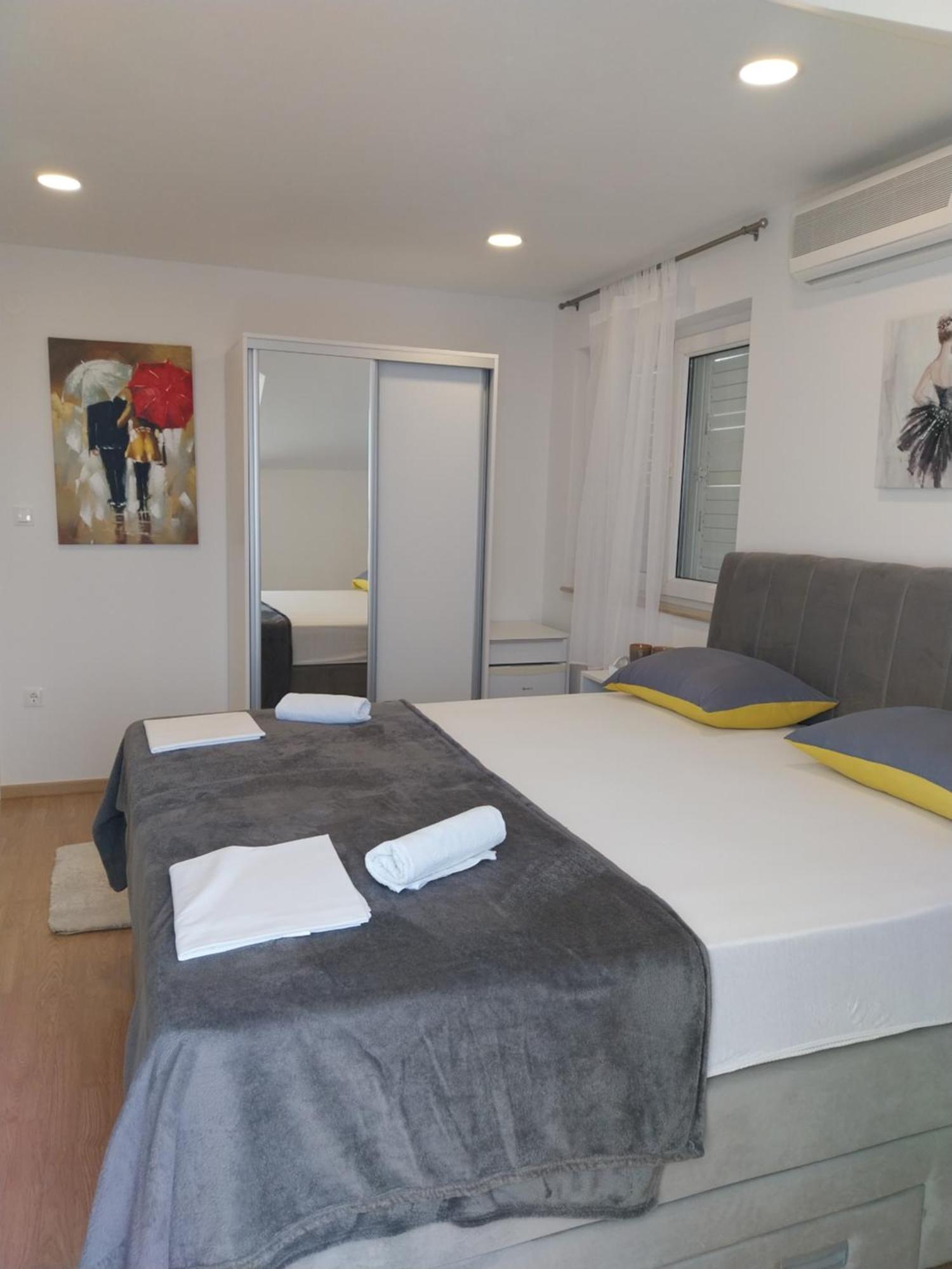 Apartments Rose Loboja Makarska Exterior photo
